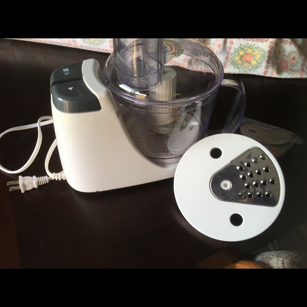 Compact mini food processor